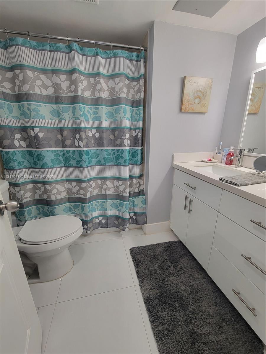 3703 NE 166th St Unit: 808