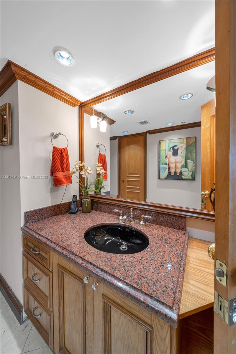 1717 N Bayshore Dr Unit: A-2156