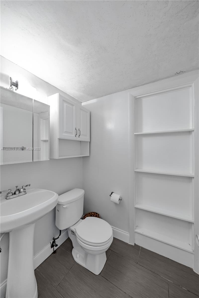 650 Coral Way Unit: 206