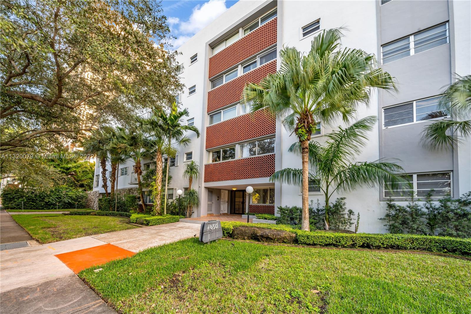 650 Coral Way Unit: 206