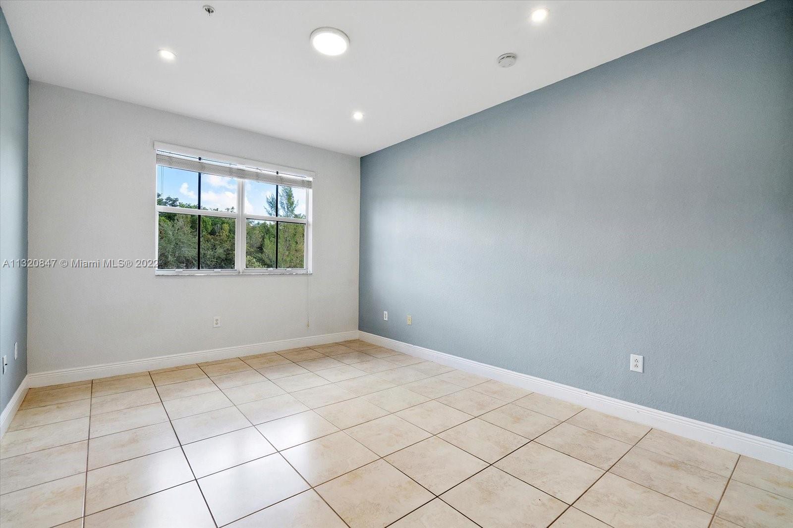 1025 SW 143rd Ave Unit: 1303