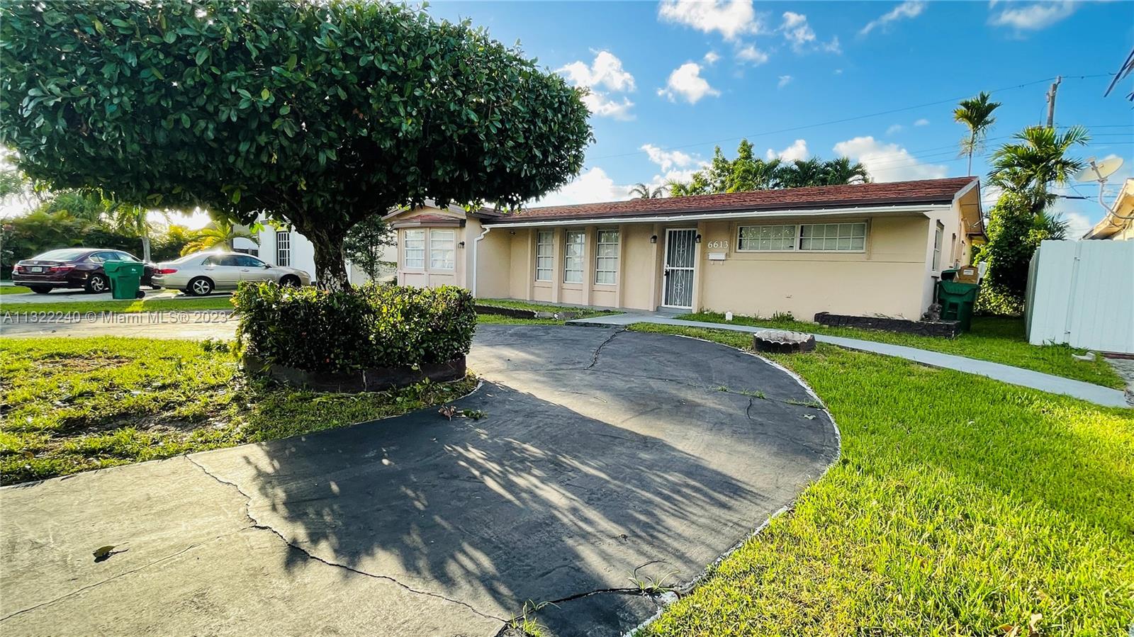 6613 Evergreen Dr