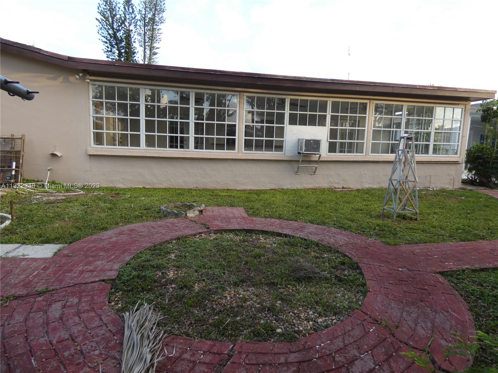 6613 Evergreen Dr