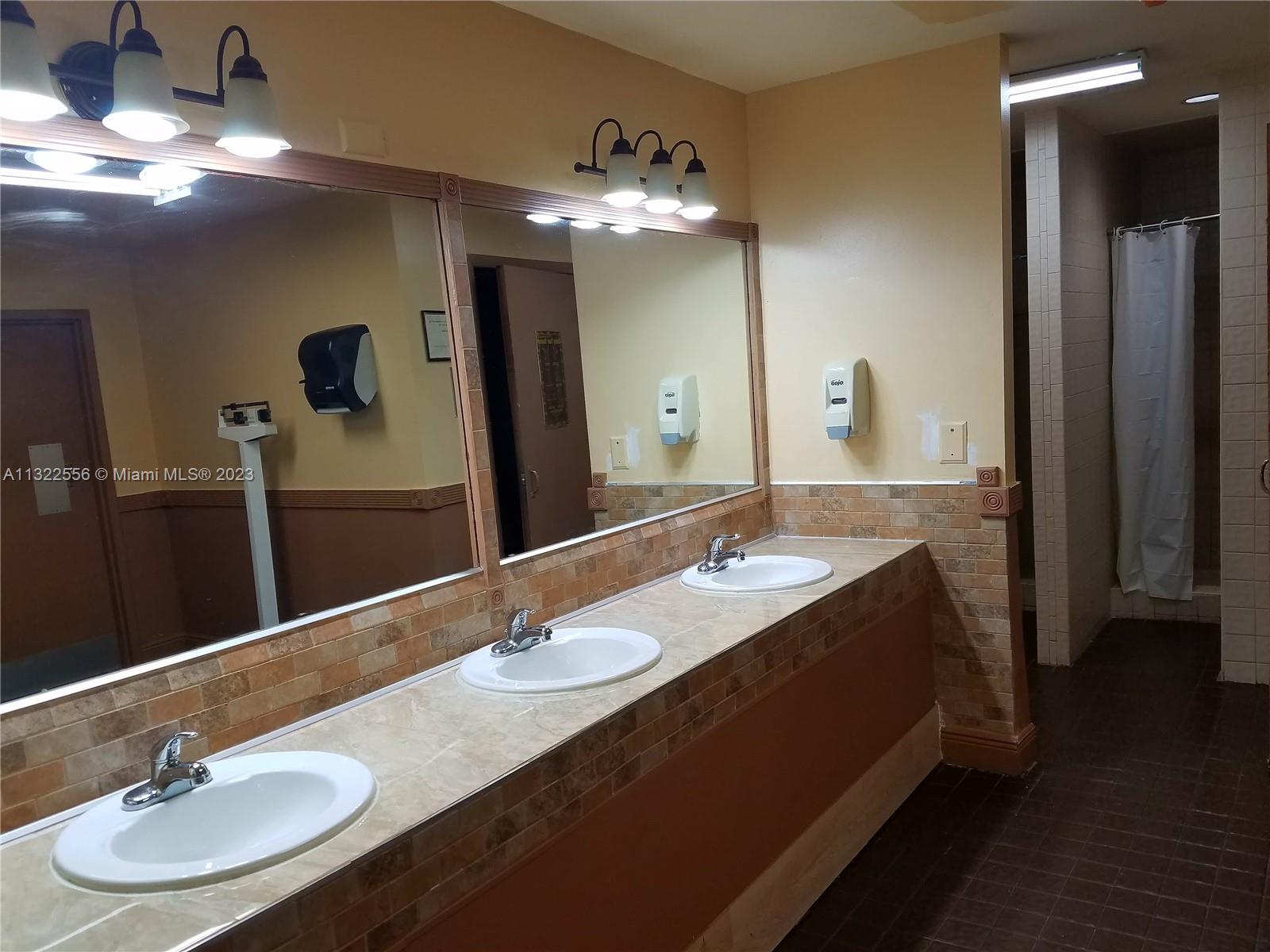 17011 N Bay Rd Unit: 310