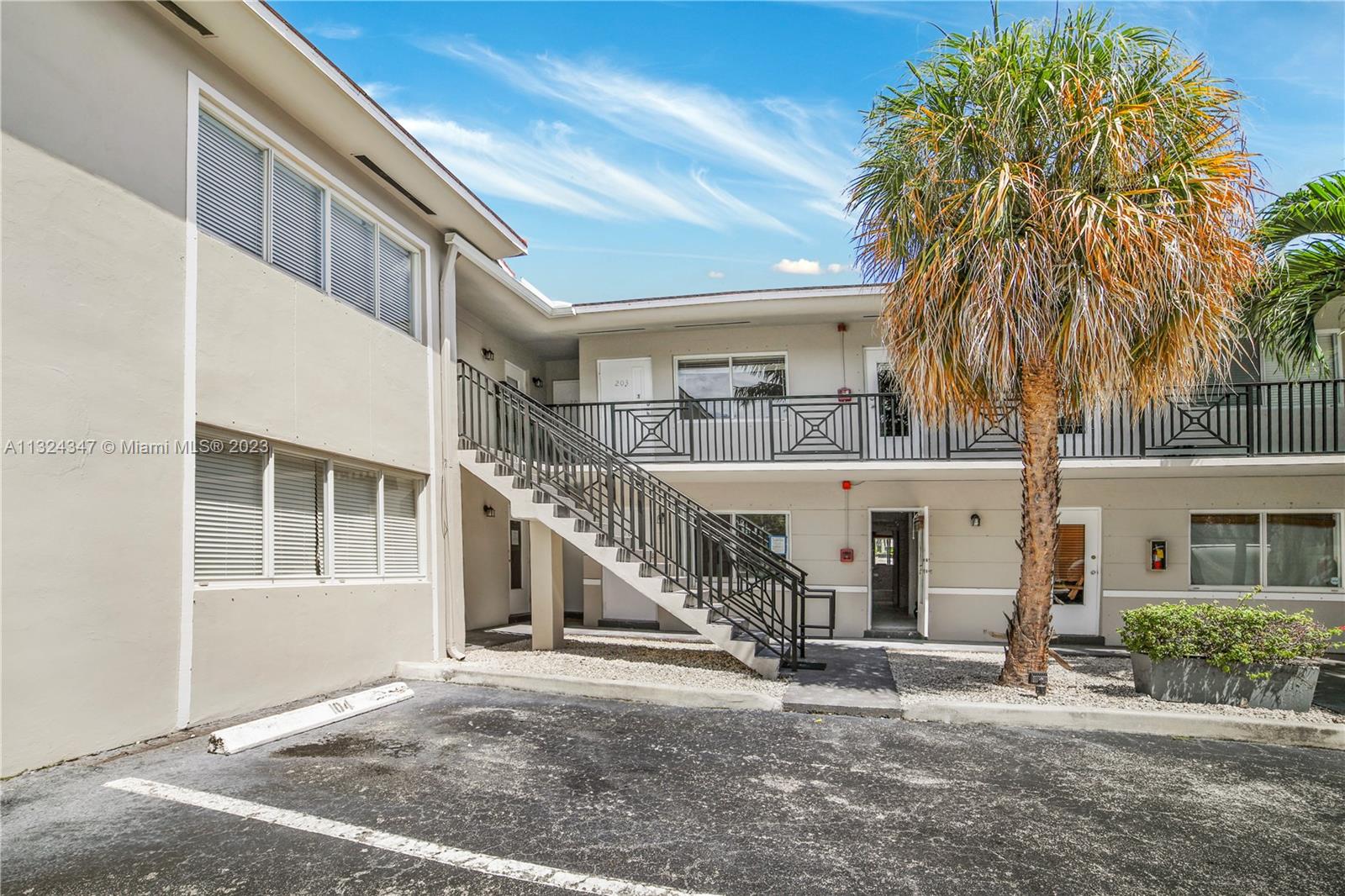 95 Edgewater Dr Unit: 203