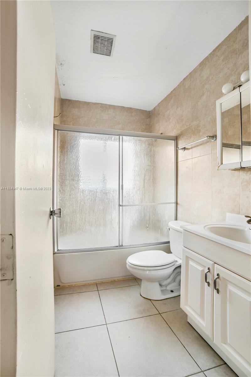 95 Edgewater Dr Unit: 203