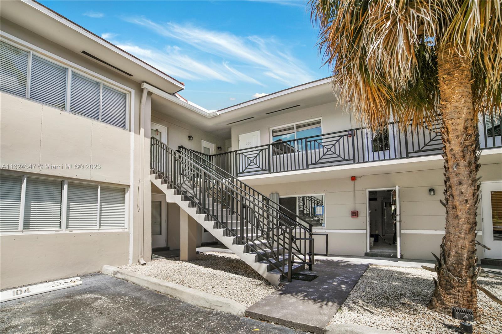 95 Edgewater Dr Unit: 203