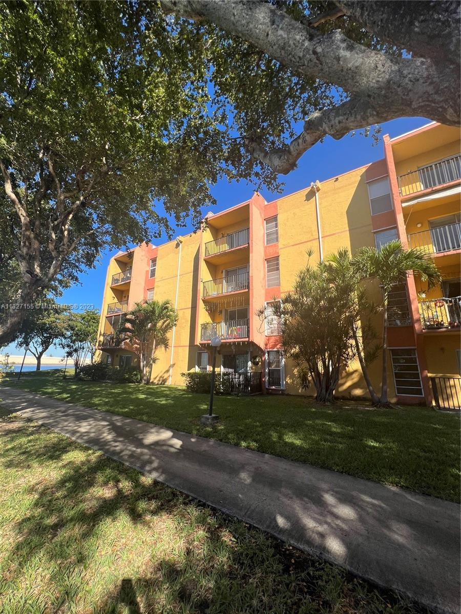 4805 NW 7th St Unit: 109-15