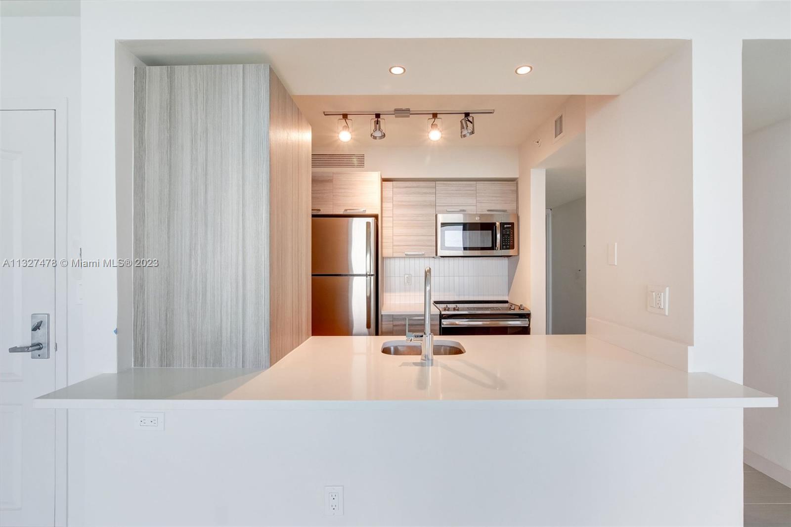 1756 N Bayshore Dr Unit: 29A