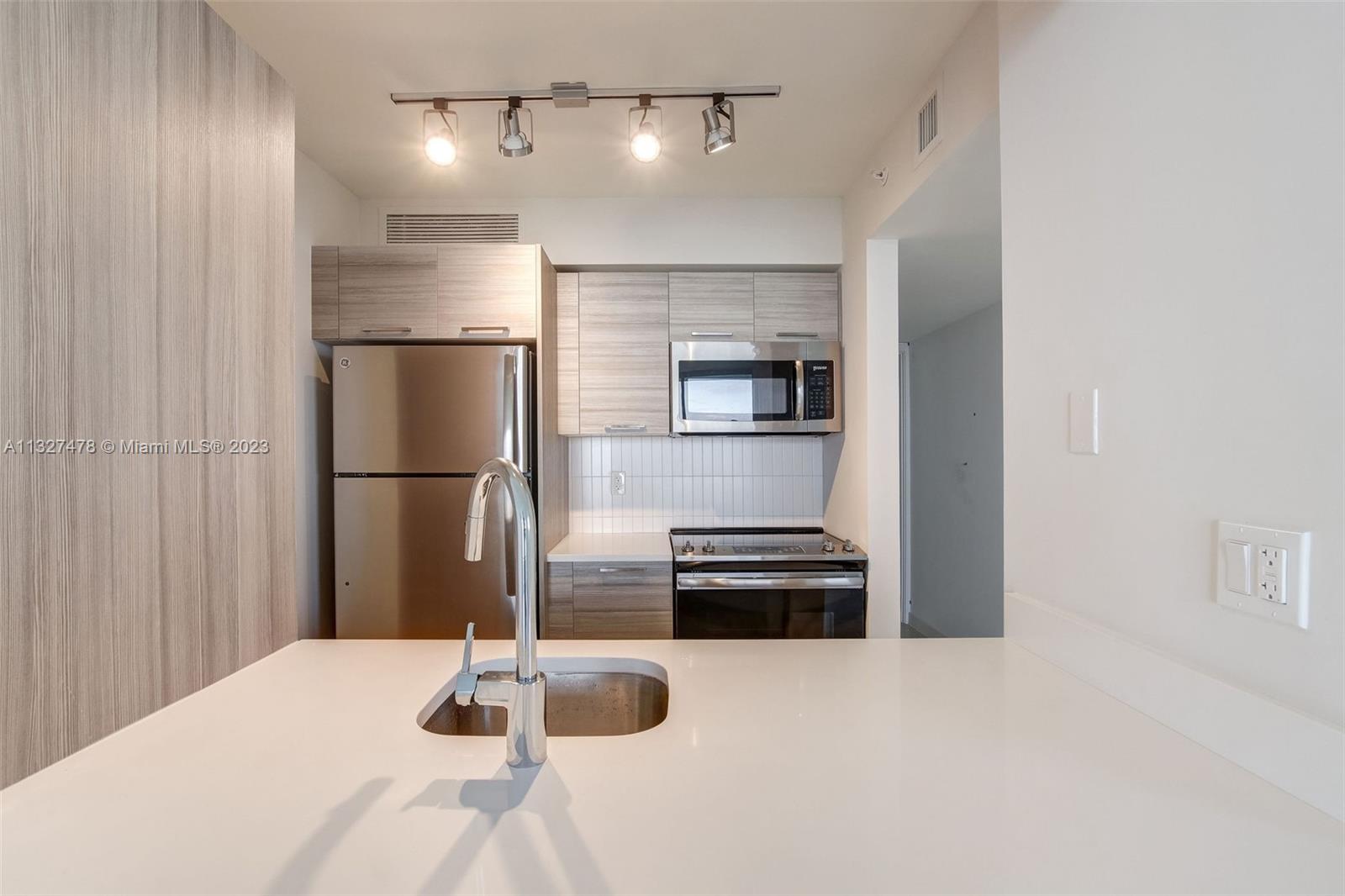 1756 N Bayshore Dr Unit: 29A