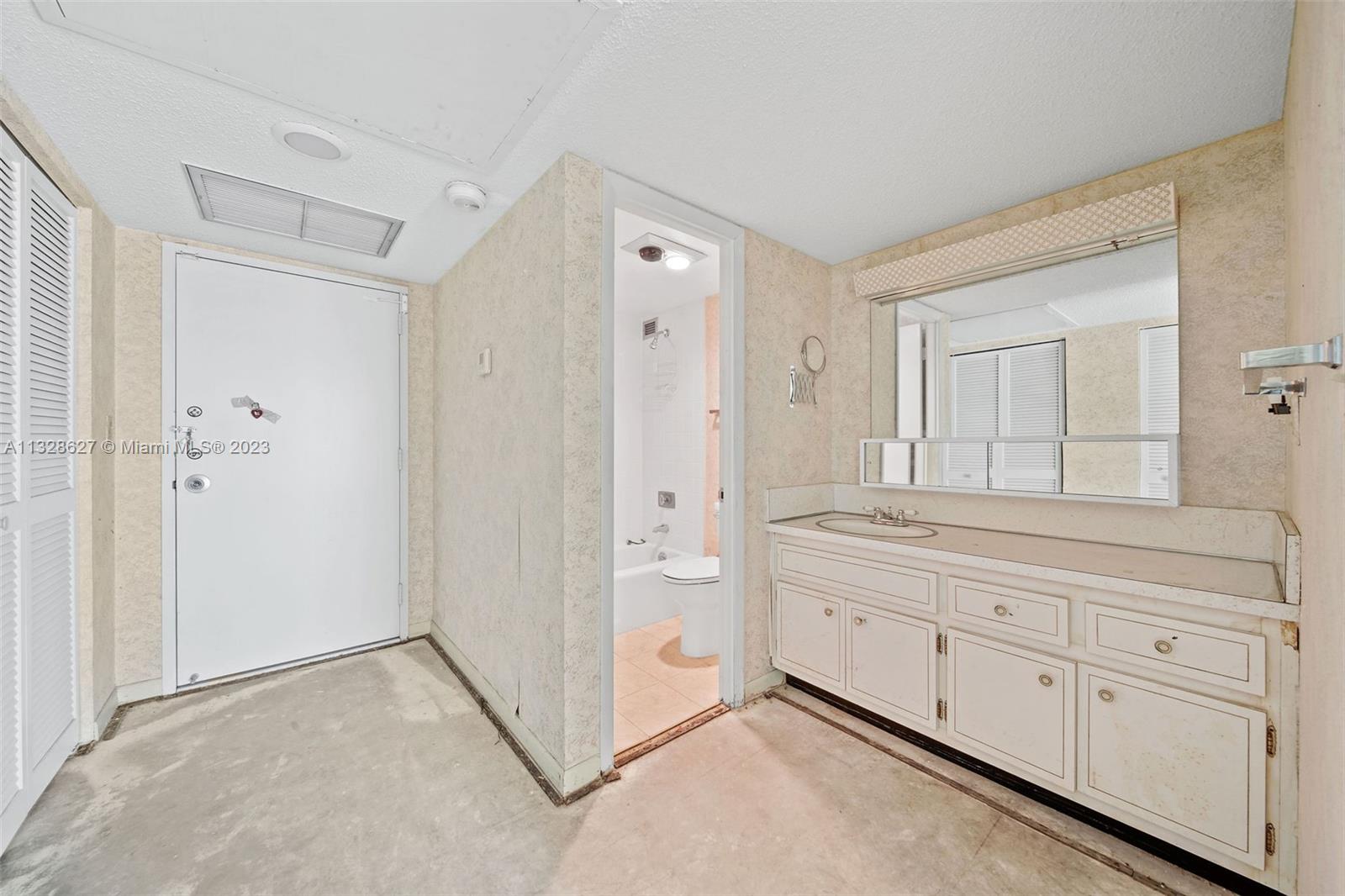 11111 Biscayne Blvd Unit: 5B