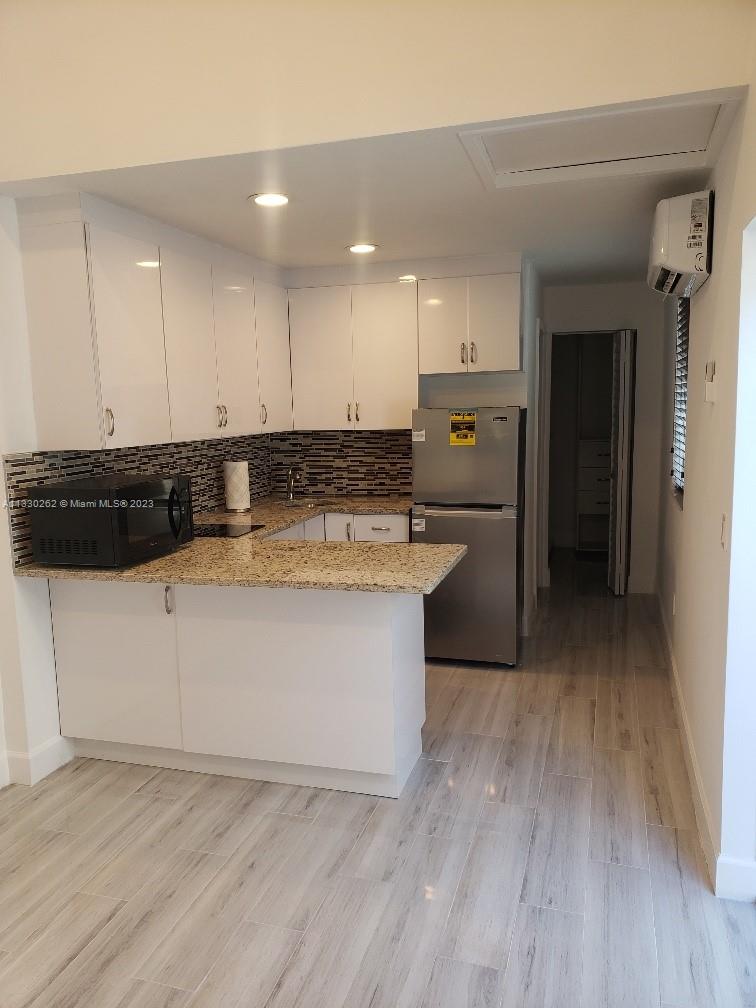 974 SW 9th St Unit: eff