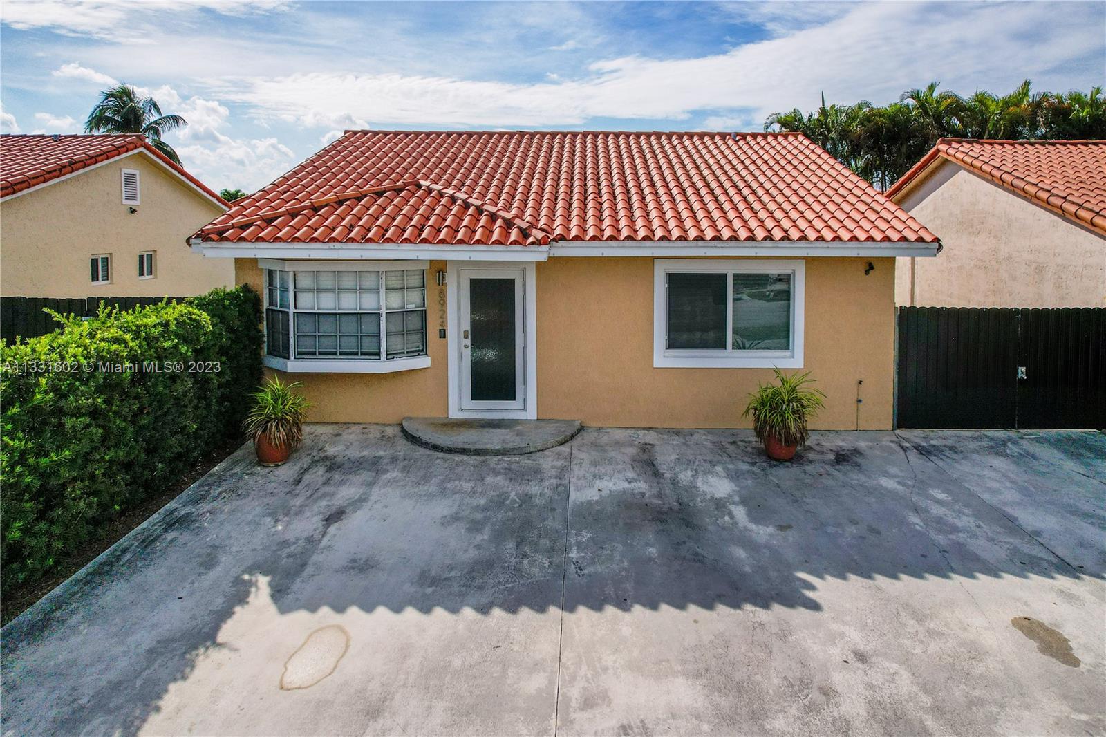 8924 NW 113th St