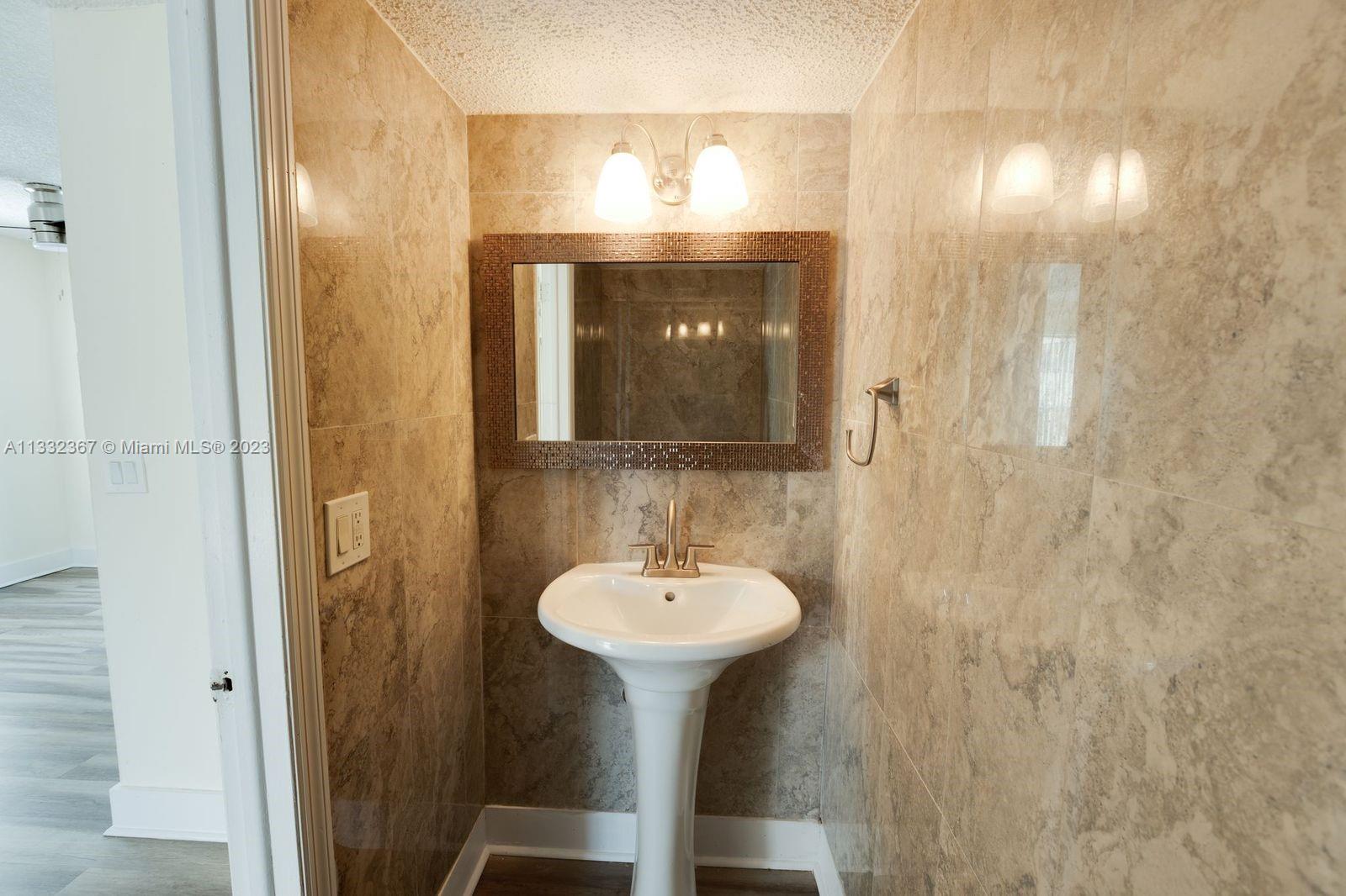 1121 N Andrews Ave Unit: 1121