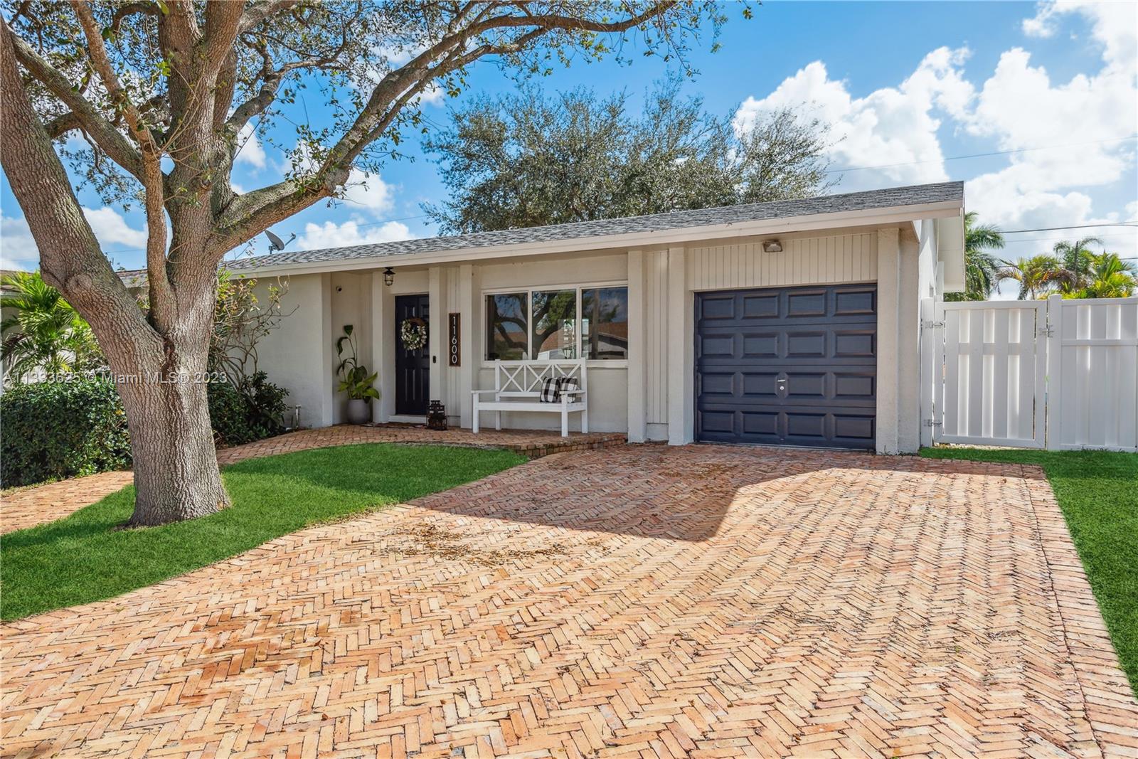 11600 NW 31st St