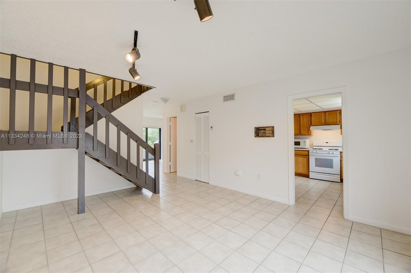 11017 SW 113th Pl Unit: 11017