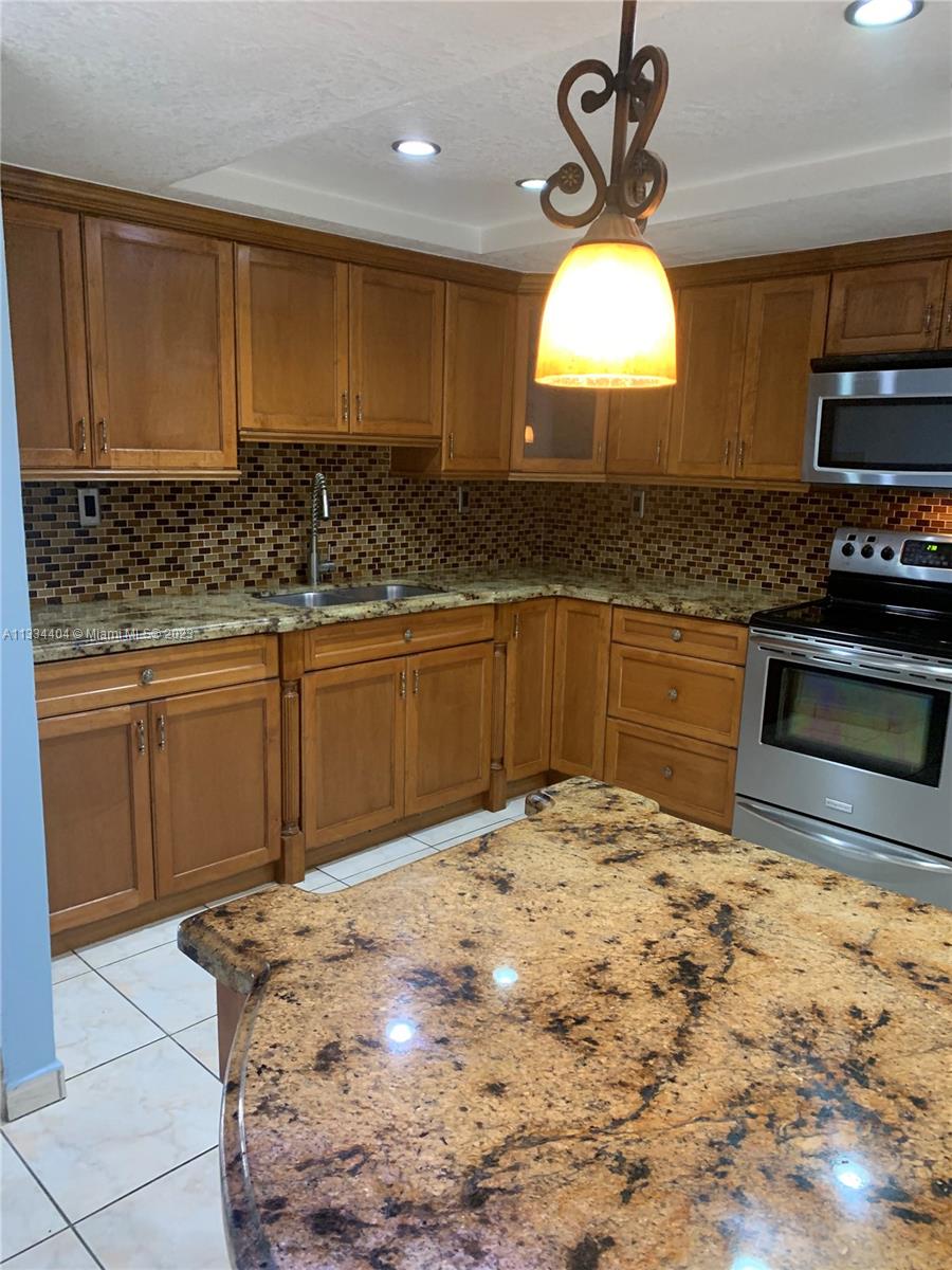 8150 W 8th Ct