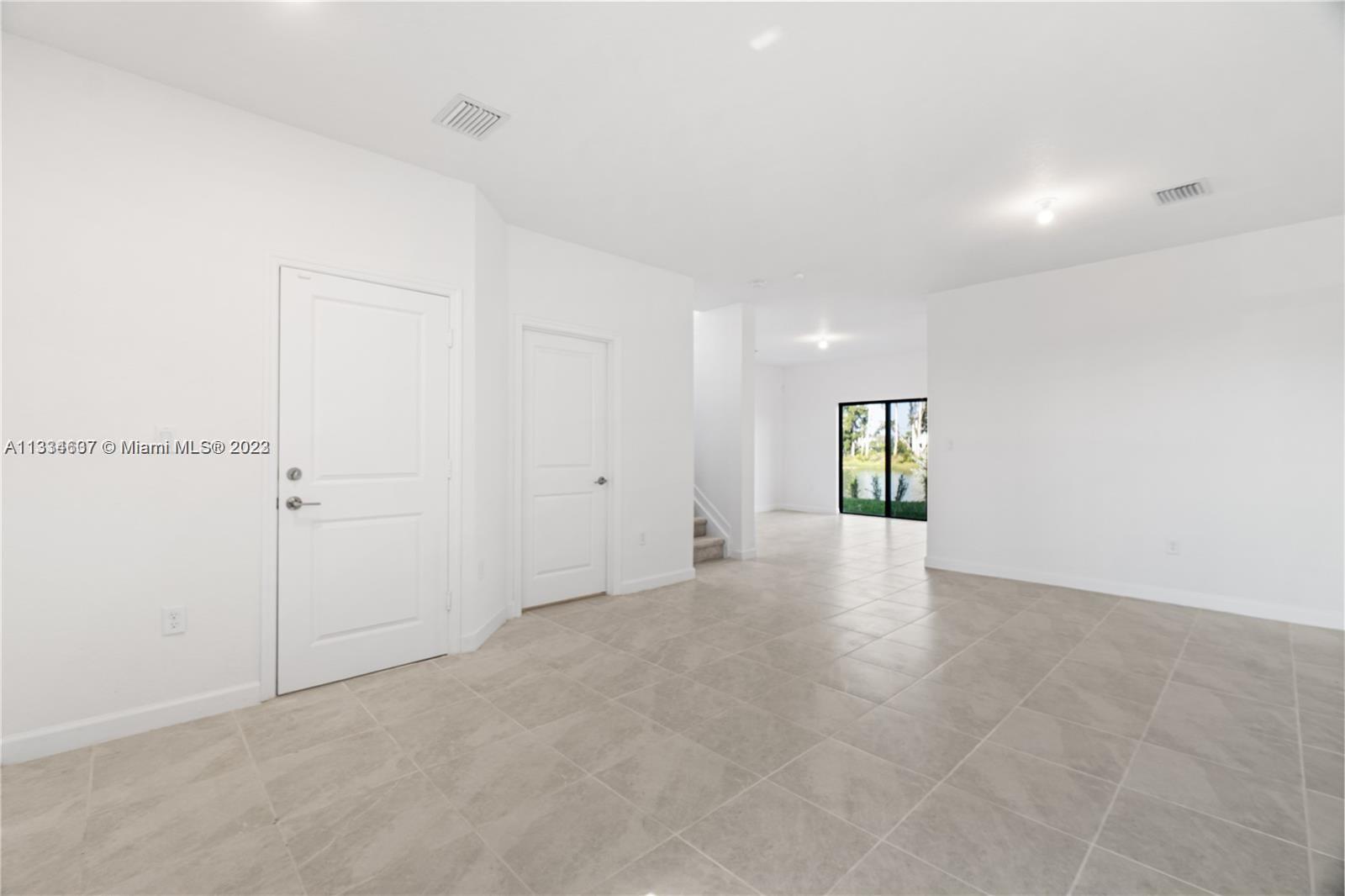 525 NW 203rd Rd St Unit: 525