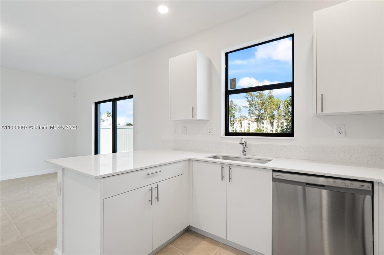 525 NW 203rd Rd St Unit: 525