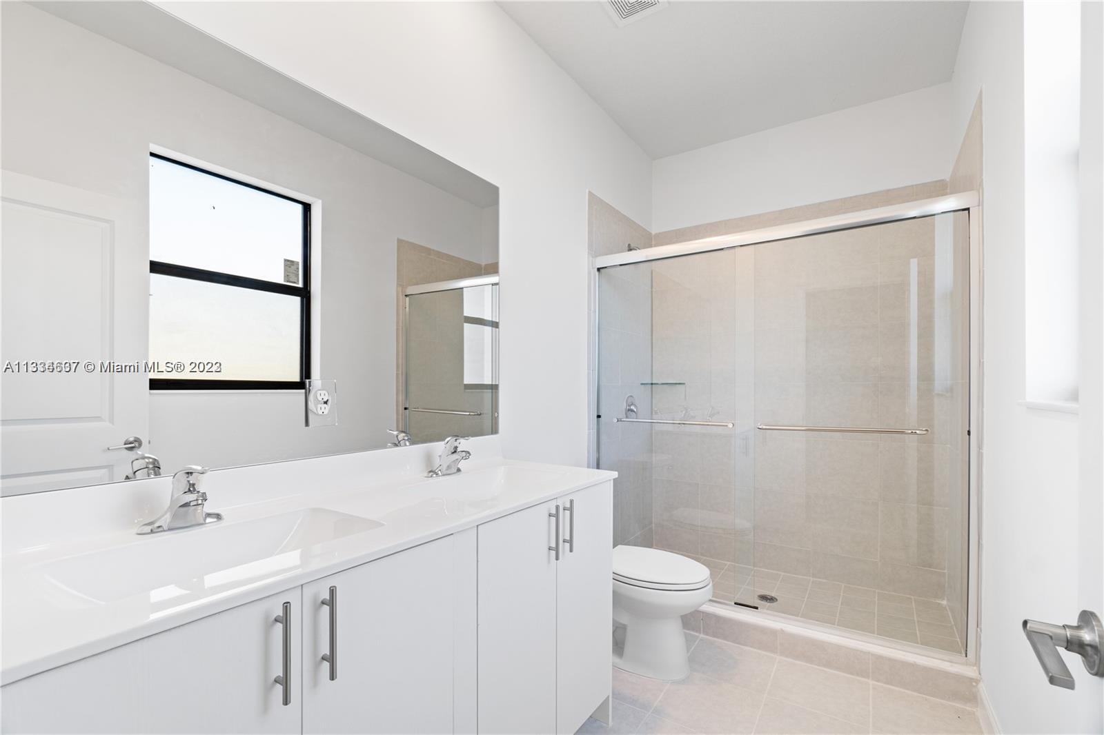 525 NW 203rd Rd St Unit: 525