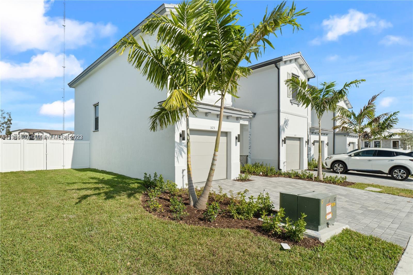 525 NW 203rd Rd St Unit: 525
