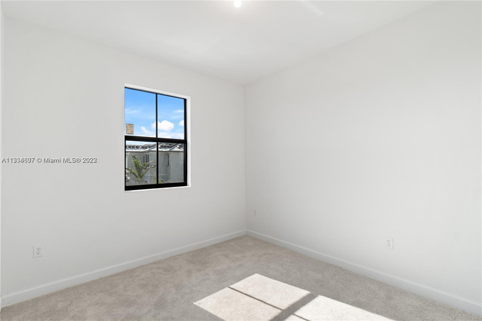 525 NW 203rd Rd St Unit: 525