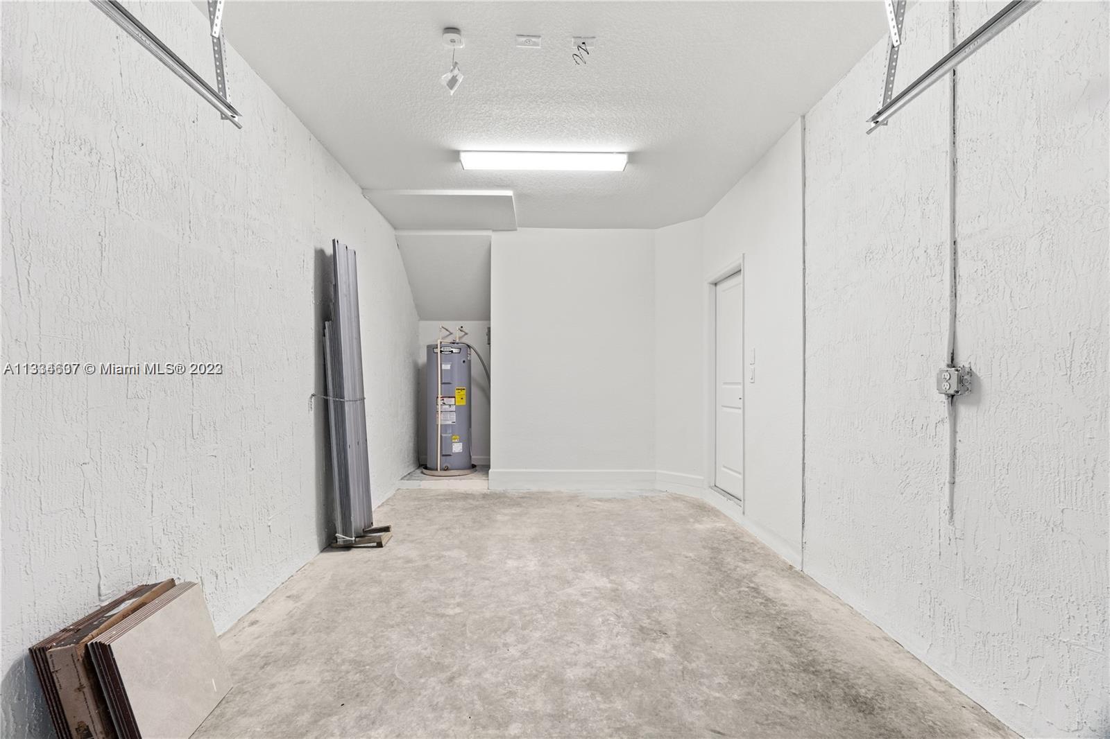 525 NW 203rd Rd St Unit: 525