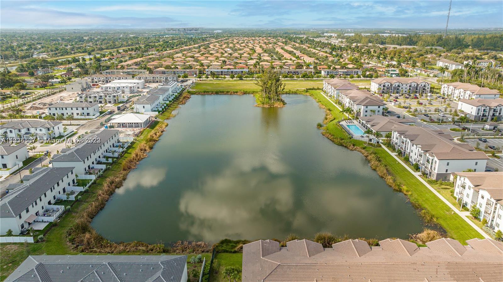 525 NW 203rd Rd St Unit: 525