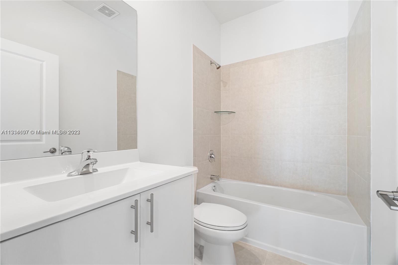525 NW 203rd Rd St Unit: 525