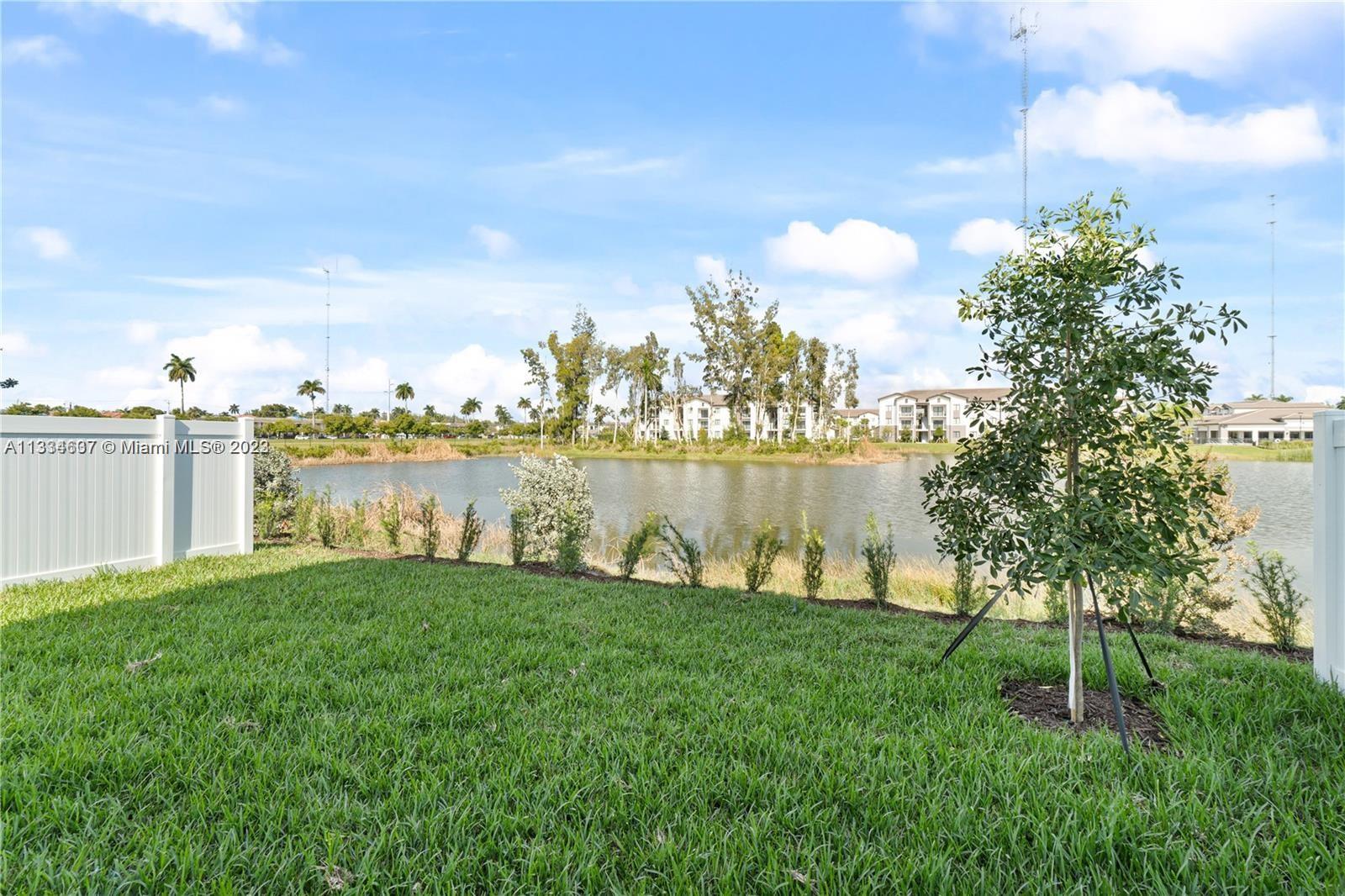 525 NW 203rd Rd St Unit: 525