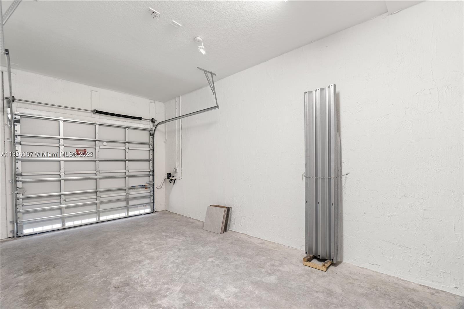 525 NW 203rd Rd St Unit: 525
