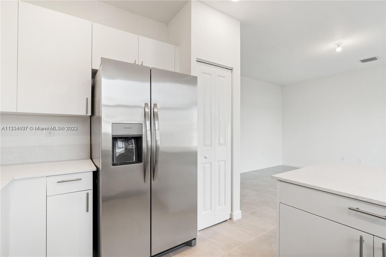 525 NW 203rd Rd St Unit: 525