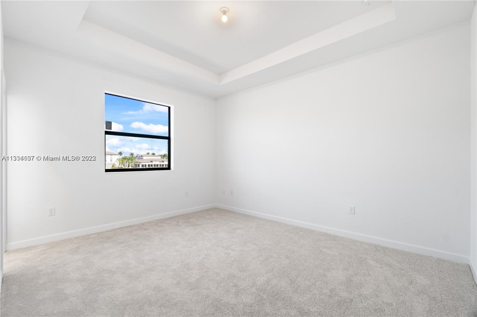 525 NW 203rd Rd St Unit: 525