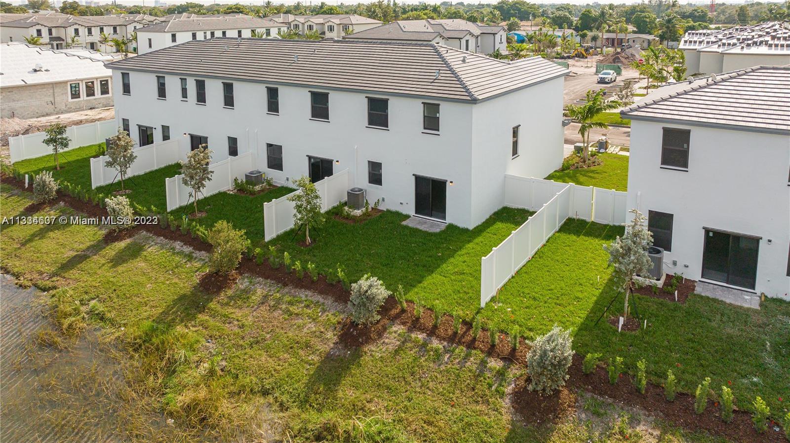 525 NW 203rd Rd St Unit: 525