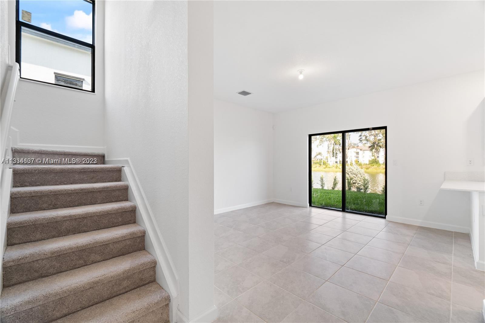 525 NW 203rd Rd St Unit: 525