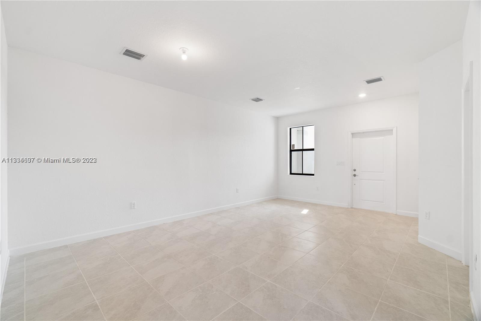 525 NW 203rd Rd St Unit: 525