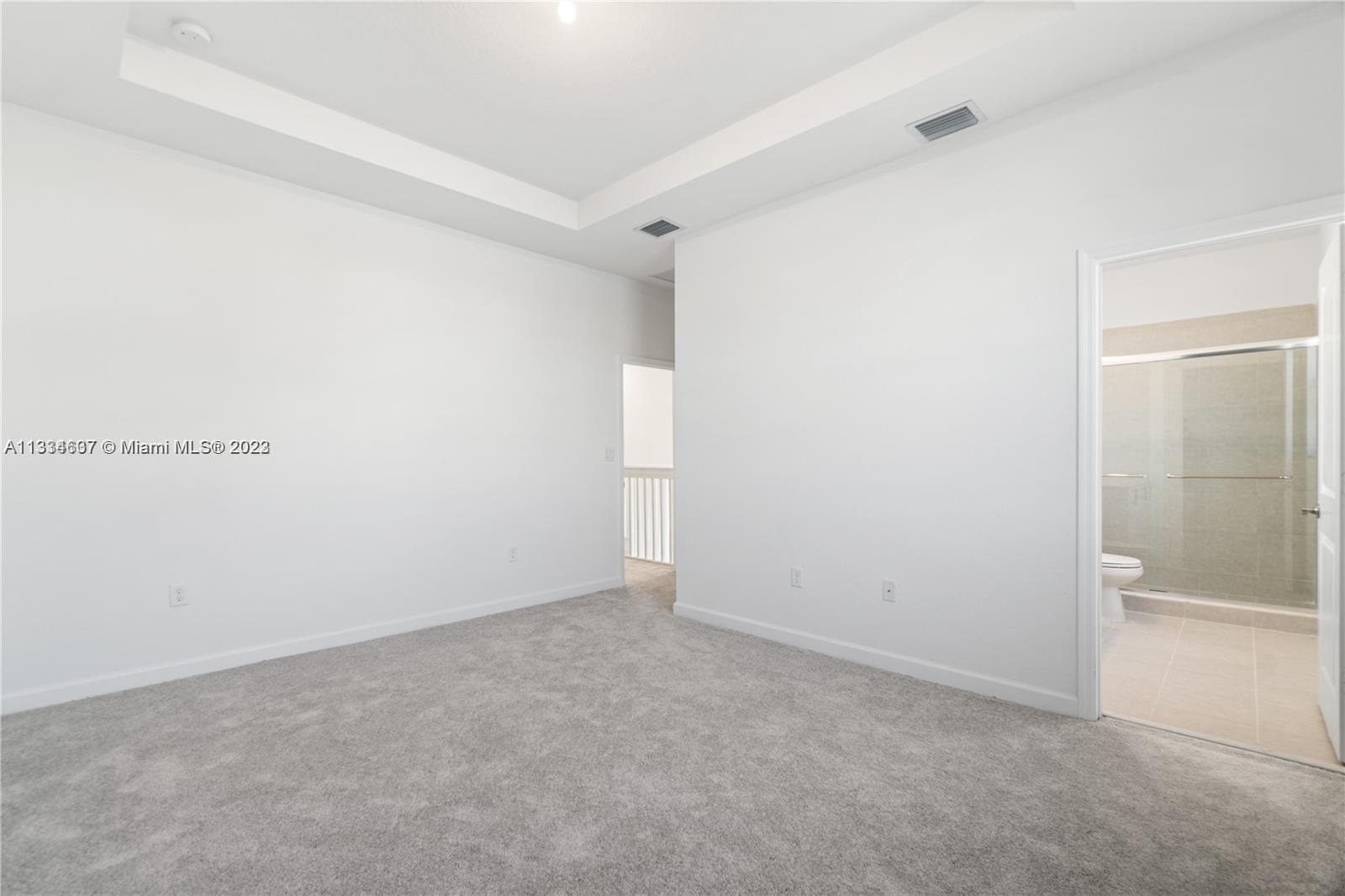 525 NW 203rd Rd St Unit: 525
