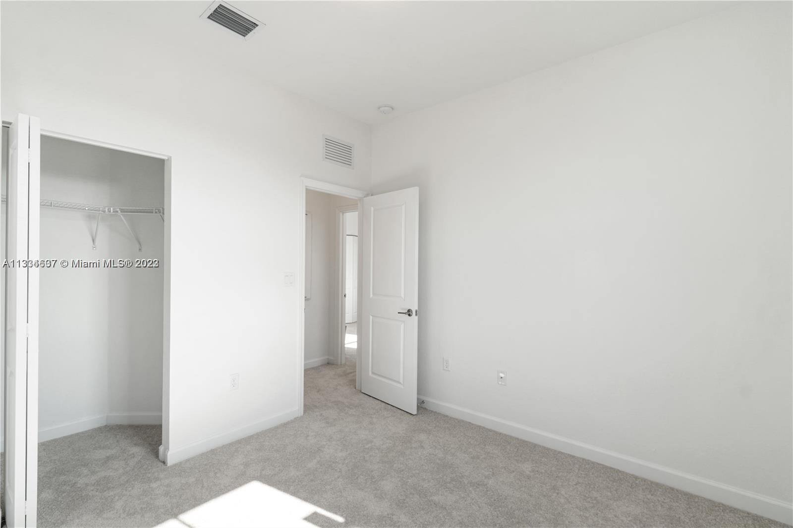 525 NW 203rd Rd St Unit: 525