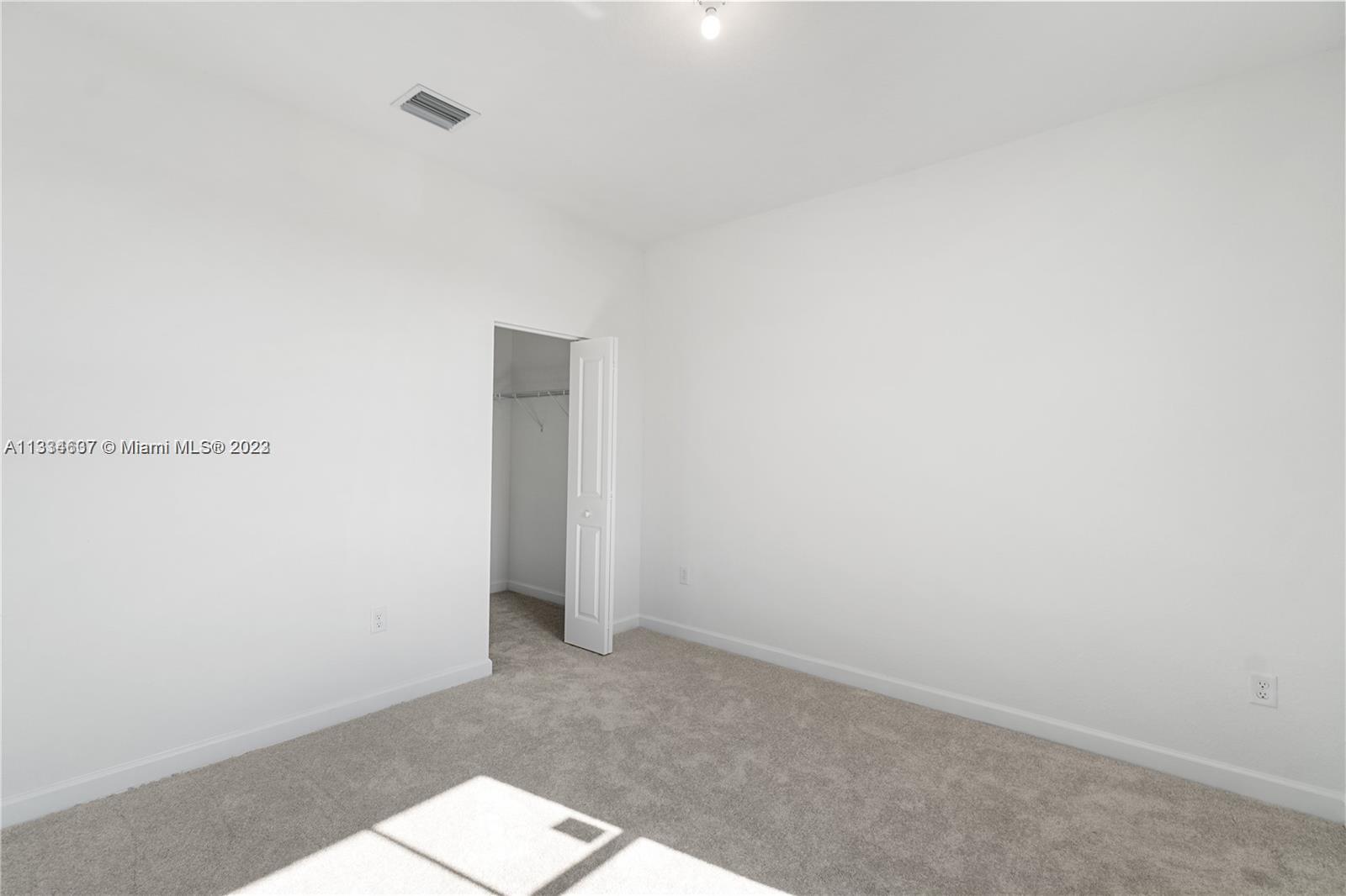 525 NW 203rd Rd St Unit: 525