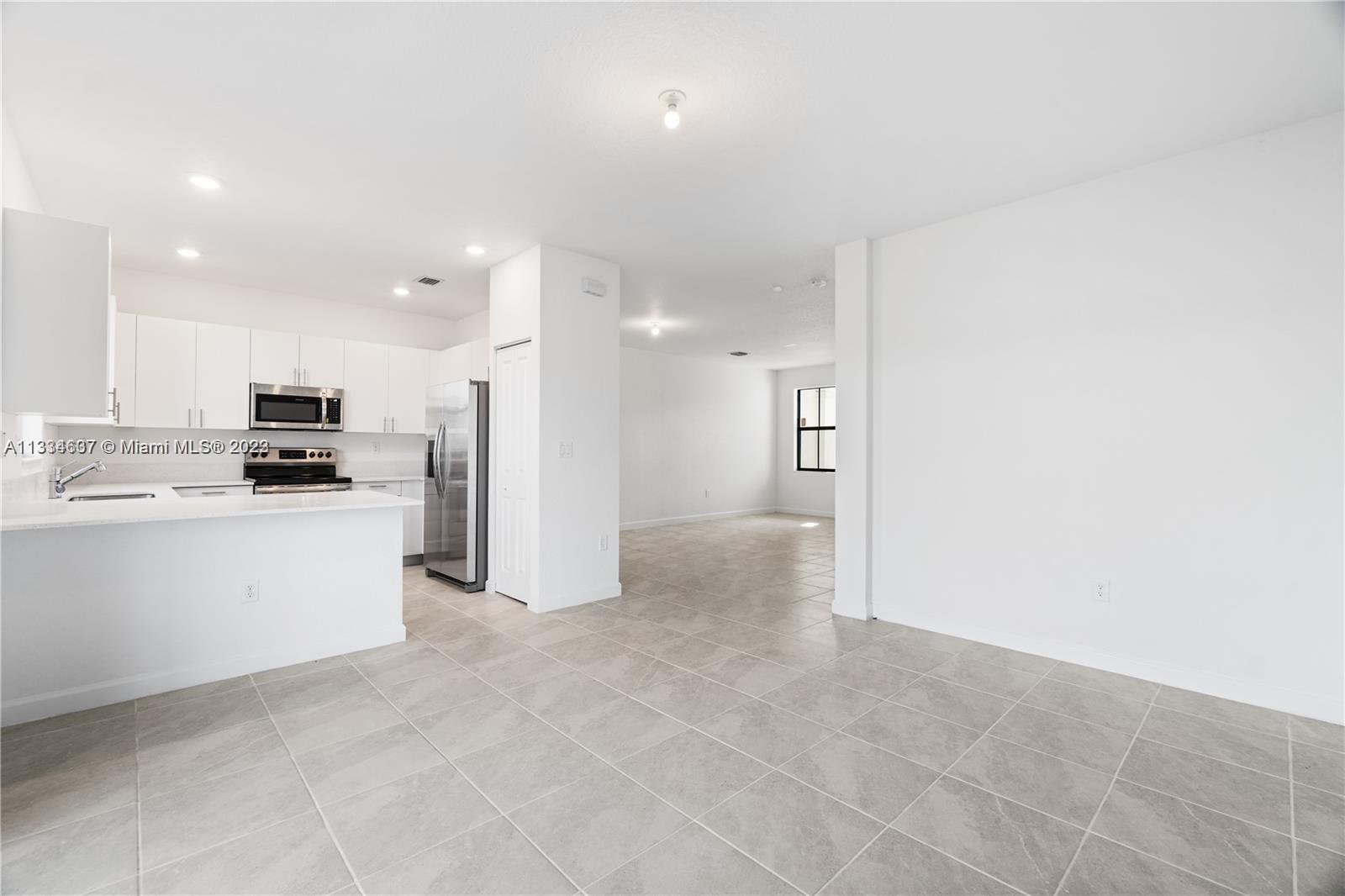 525 NW 203rd Rd St Unit: 525
