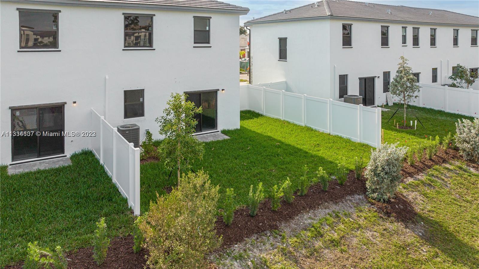 525 NW 203rd Rd St Unit: 525