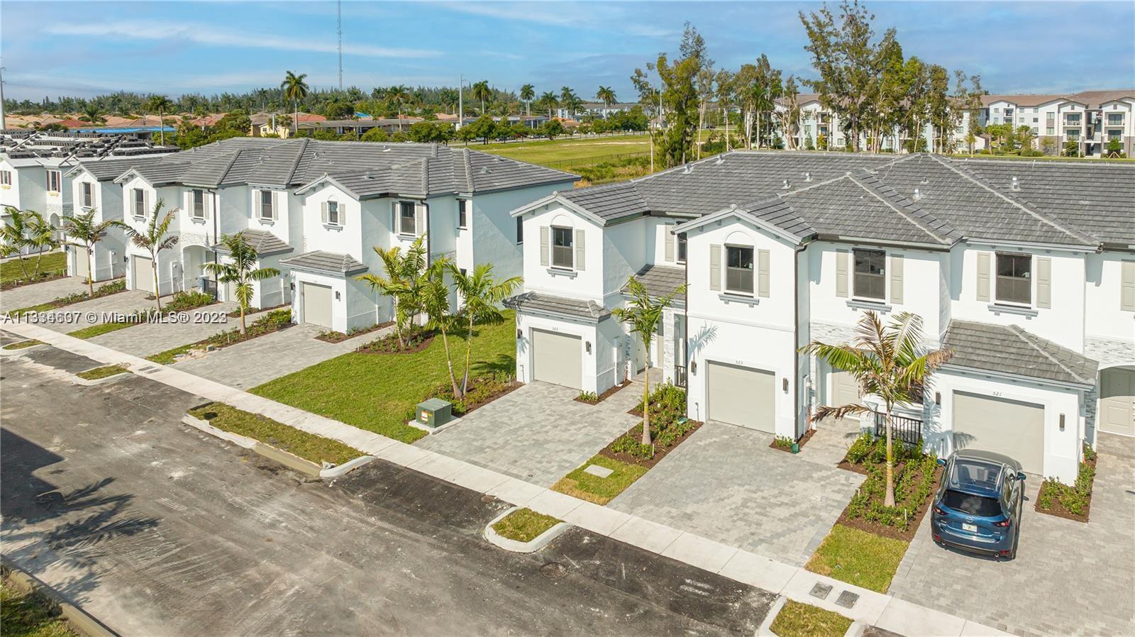 525 NW 203rd Rd St Unit: 525