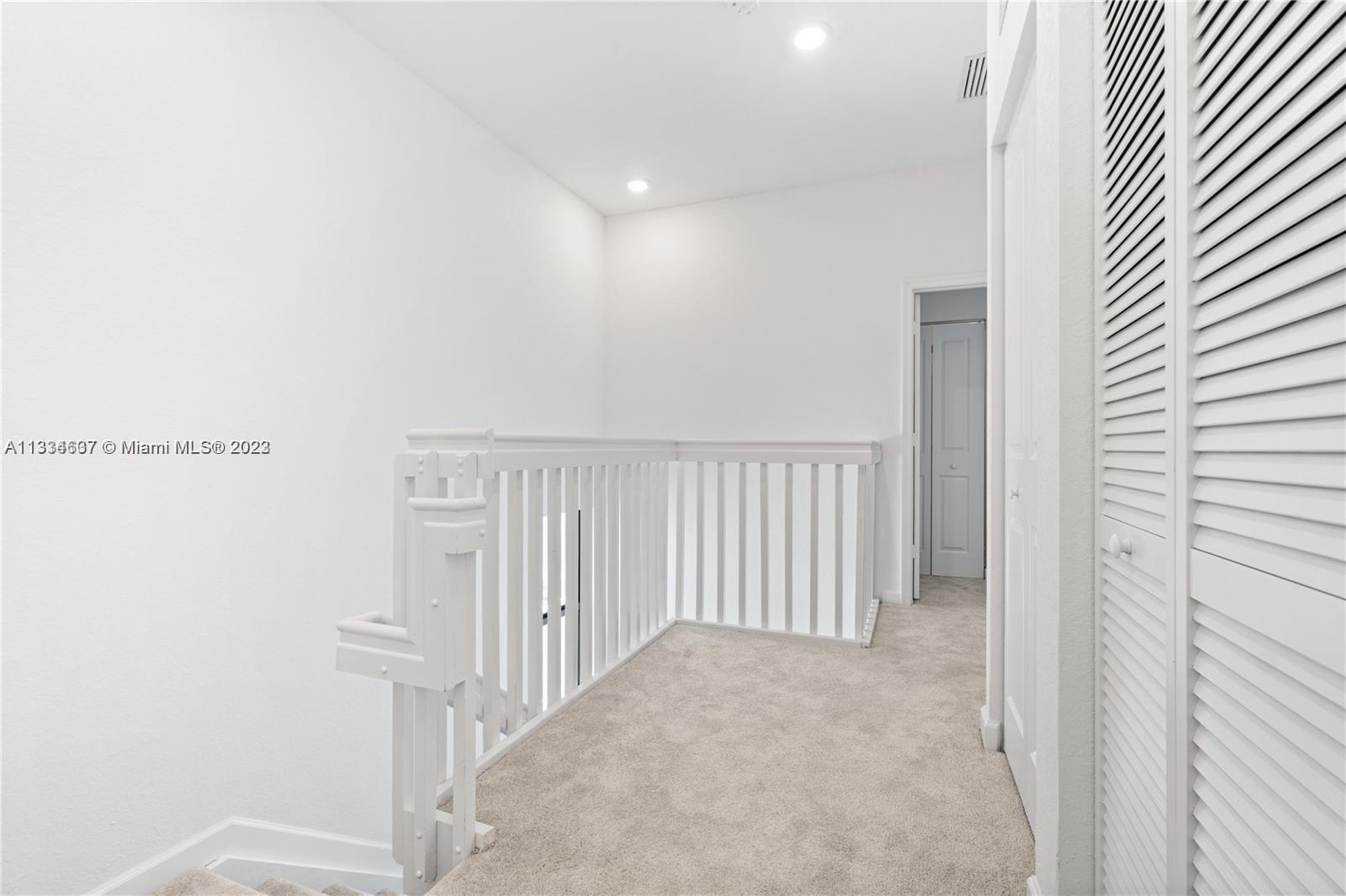 525 NW 203rd Rd St Unit: 525