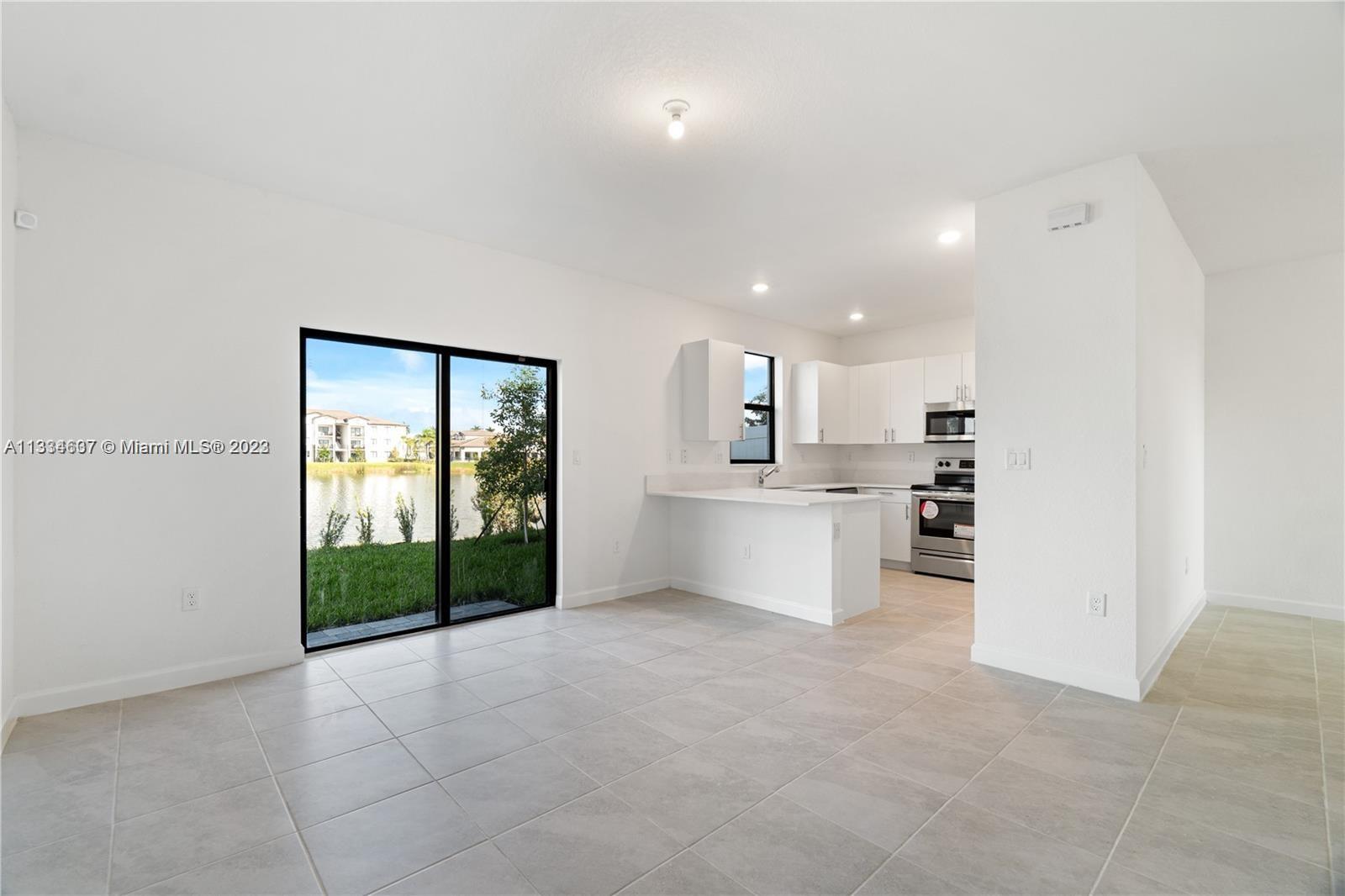 525 NW 203rd Rd St Unit: 525