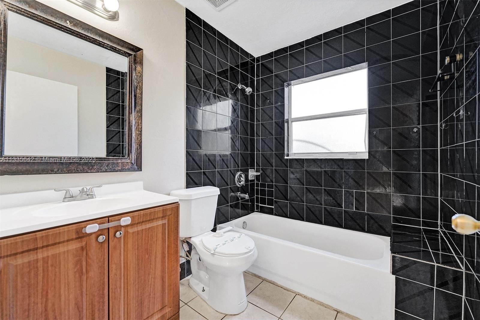 2725 SW 15th Ave Unit: 2
