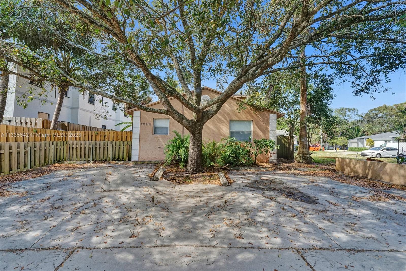 2725 SW 15th Ave Unit: 2