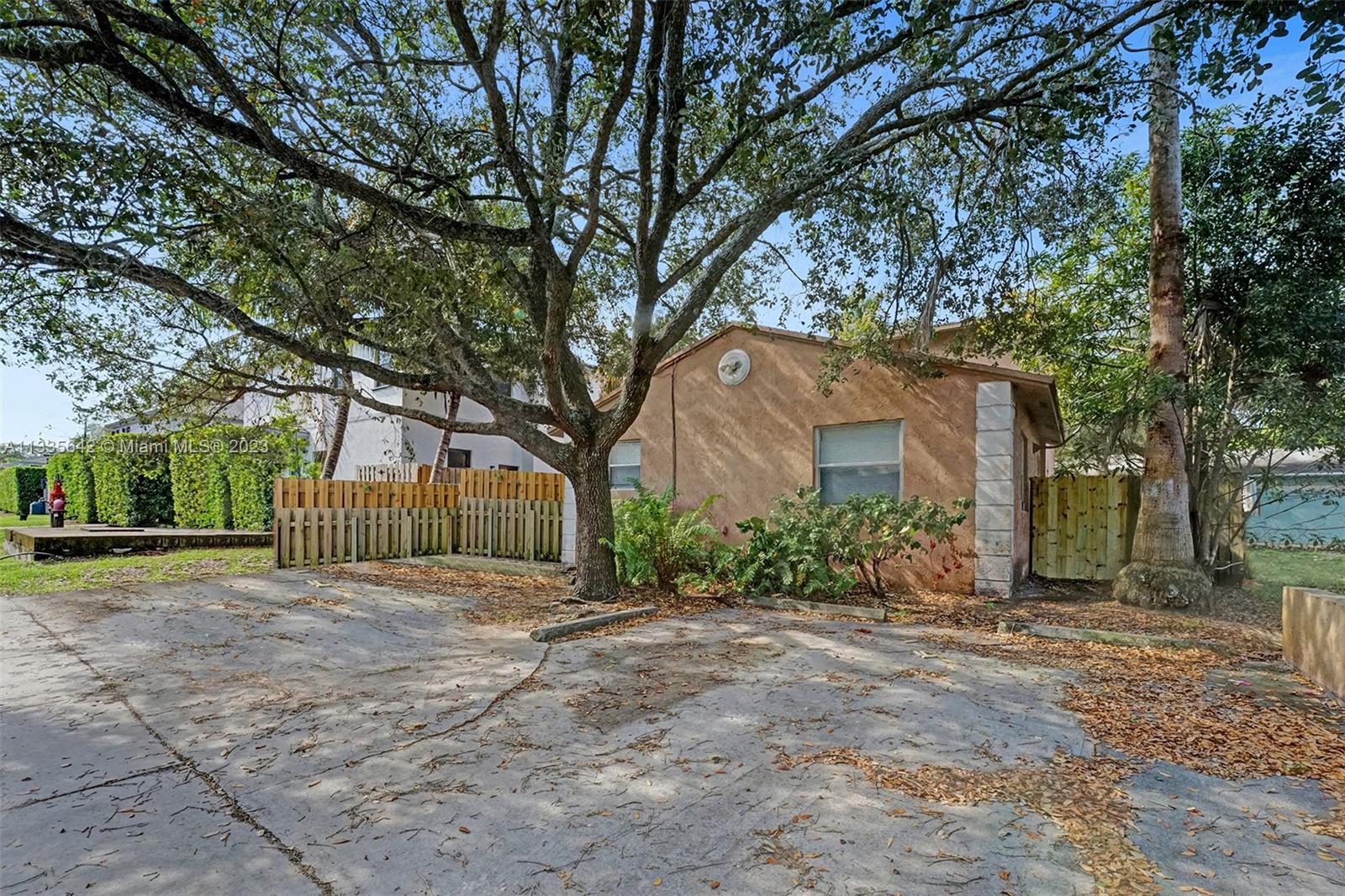 2725 SW 15th Ave Unit: 2
