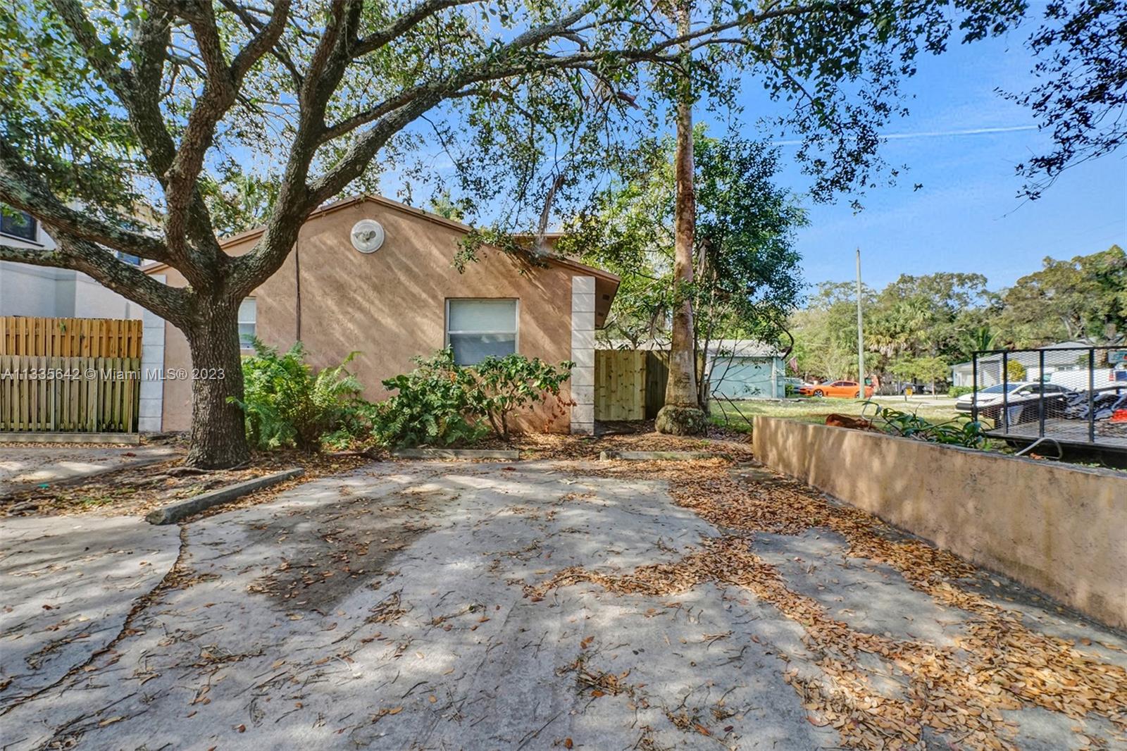 2725 SW 15th Ave Unit: 2