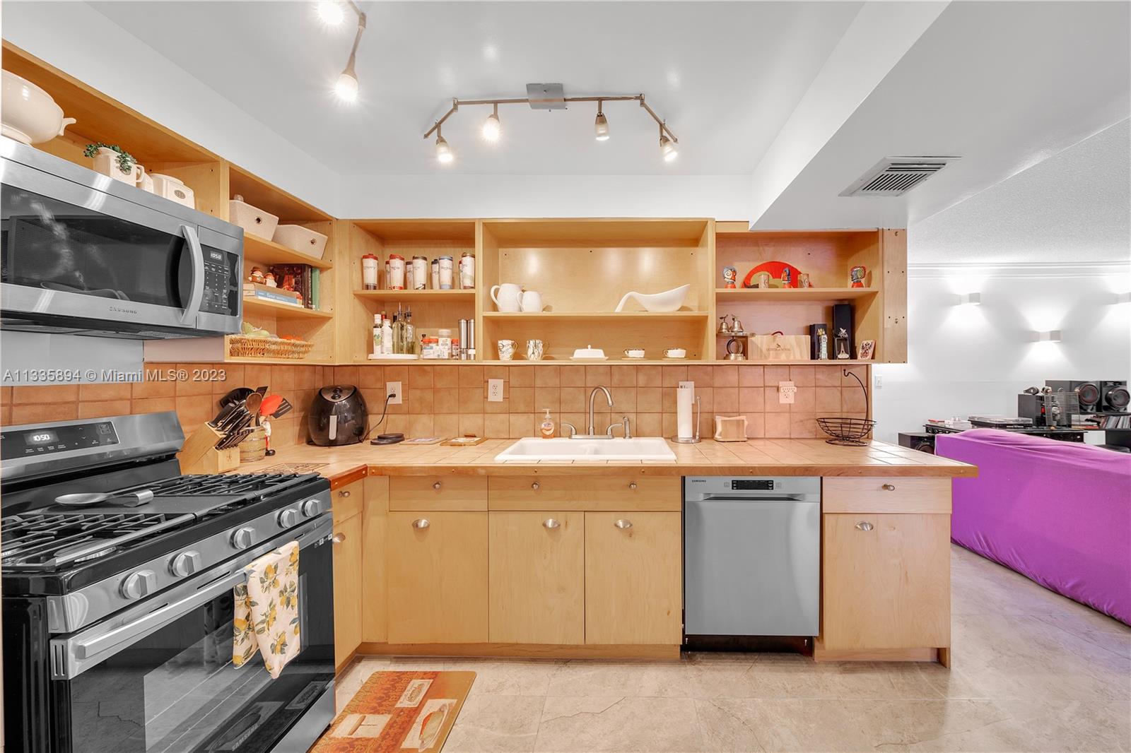 11527 SW 64th St Unit: E82