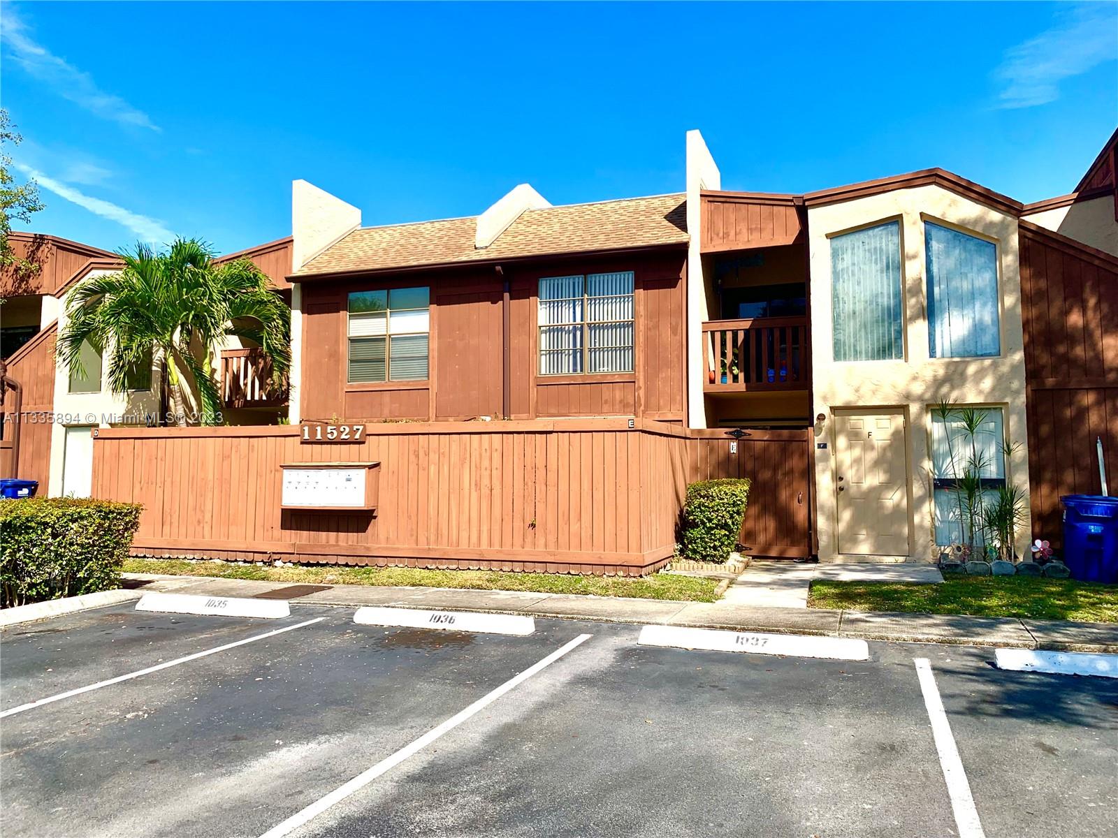11527 SW 64th St Unit: E82